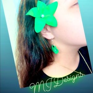 This is the green flower & Earring set